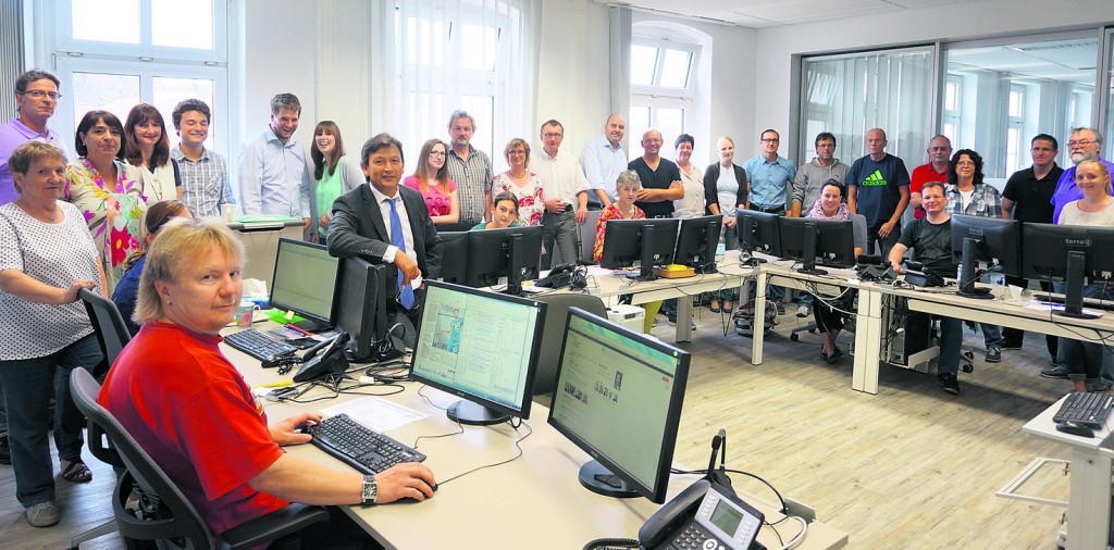 Ein Teil der MT-Mannschaft im neuen Newsroom, in dem die tägliche Produktion der Zeitung und ihrer digitalen Kanäle gesteuert wird. Foto: Manfred Otto