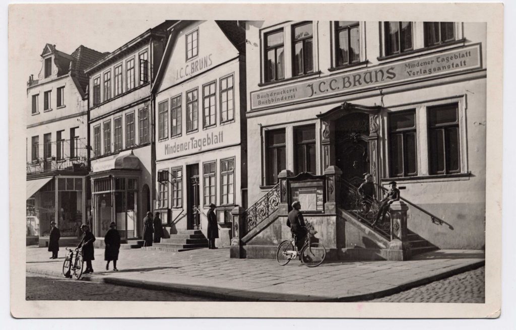 Historische Ansicht des Unternehmensstandortes Obermarktstraße - hier schon in zwei Gebäuden. Repro: MT